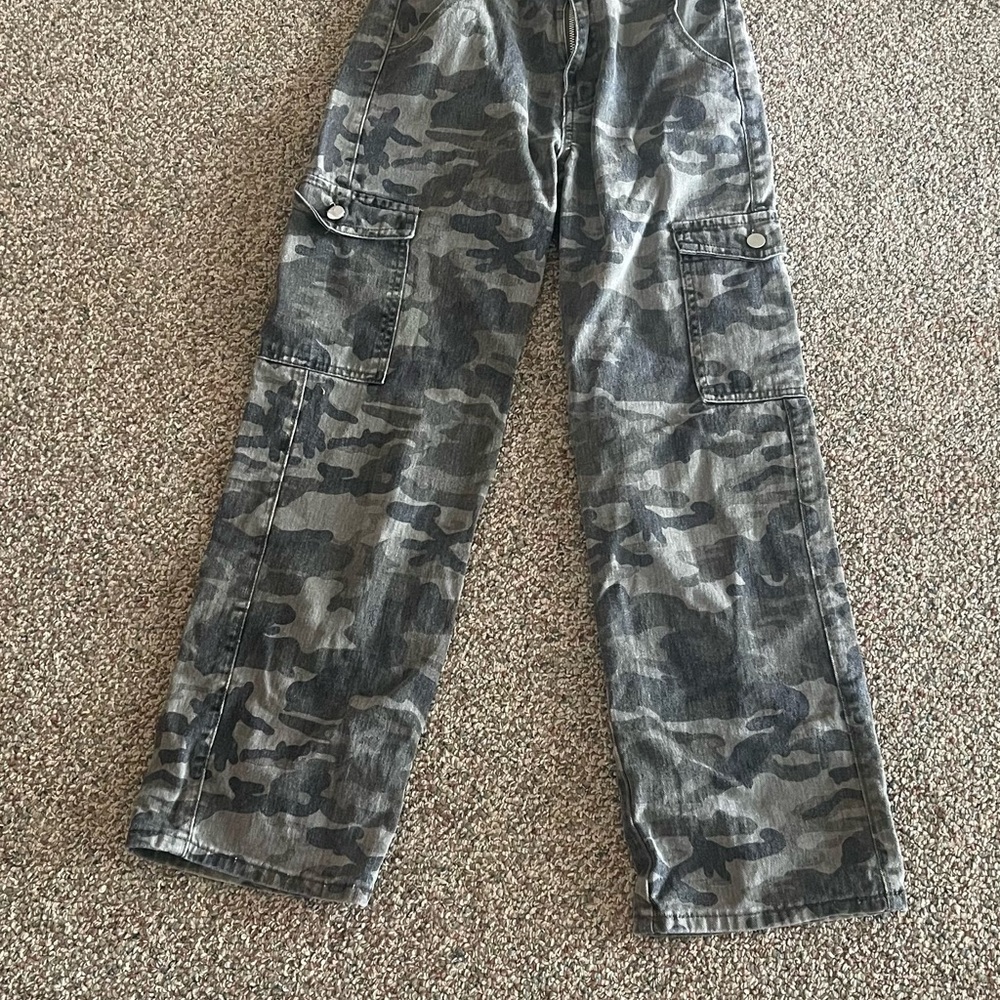 SHEIN Black and Gray Camo Cargo Pants